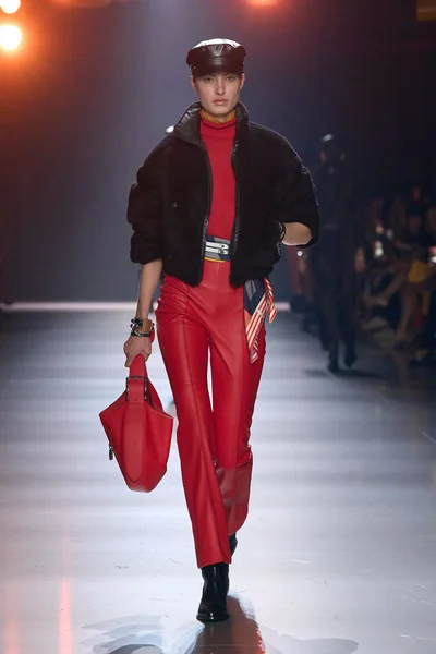 Look 43